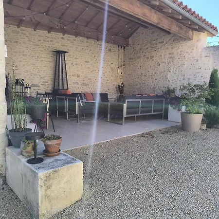 Tuffeau Belle An Pierre D Hôtes&spa Couette-café 3*